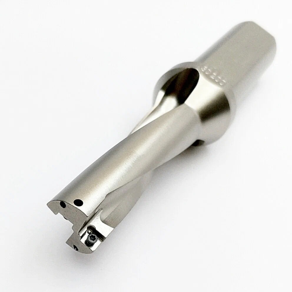 сверло с отверстиями для подачи СОЖ и пластинами