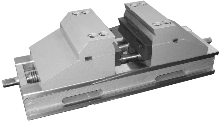 Фото Тиски станочные стальные неповоротные самоцентрирующие 7200-0209-12 БЗСП Фото Тиски станочные стальные неповоротные самоцентрирующие 7200-0209-12 БЗСП