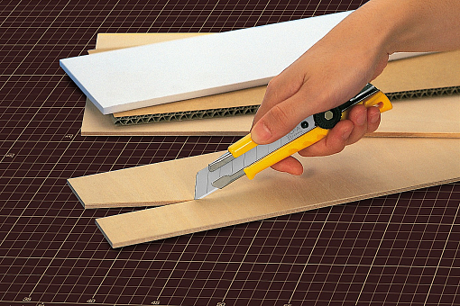 Фото 8 товара OLFA 18 мм, сегментированное лезвие, трещеточный фиксатор, Нож для тяжелых работ OL-L-1