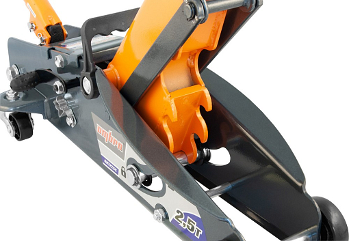 Фото 3 товара Домкрат подкатной 2.5 т. с фиксатором в кейсе, 140-387 мм, Ombra